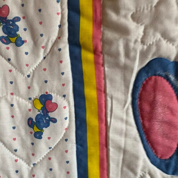Vintage Bunny Baby Quilt โ Heart Balloons โ Handmade Style โ 34x41 Blanket Nurse - Picture 3 of 4